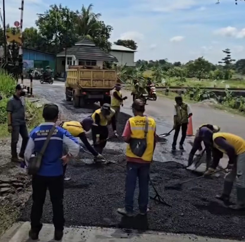 Dinas PUPR Provinsi Banten Melakukan Penanganan Ruas Jalan Pakupatan-Palima Untuk Memastikan Kenyamanan Pemudik Lebaran