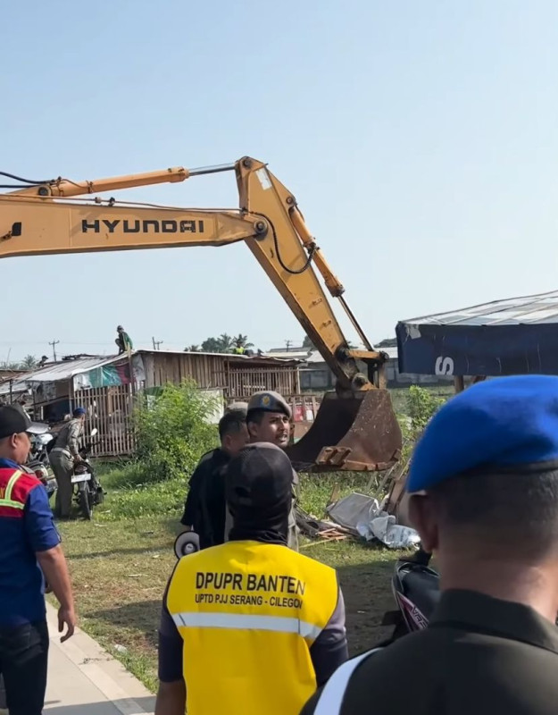 Dinas PUPR Provinsi Banten Melakukan Penertiban Bangunan Liar di Ruas Jalan Tonjong Banten Lama