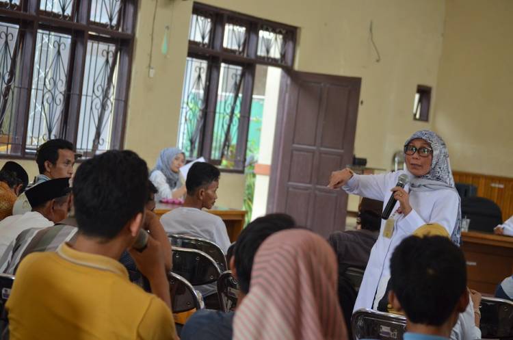 Seksi Pesisir dan Pulau-Pulau Kecil Berikan Bimbingan Penerima Bantuan Sosial Kube