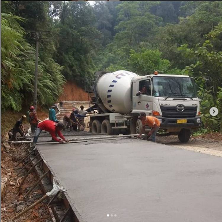 Progres pembangunan akses jalan Cipanas - Warung Banten oleh DPUR Provinsi Banten untuk mendukung kawasan wisata Negeri Diatas Awan 