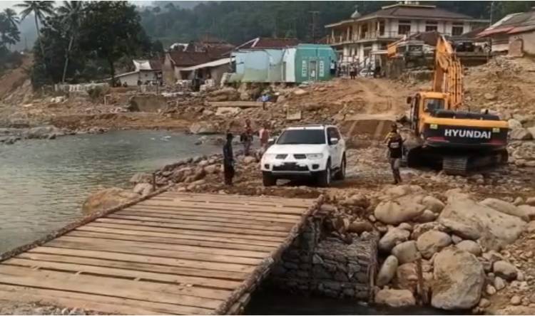 Ruas Jalan Cipanas - Citorek Sudah Dapat Dilalui