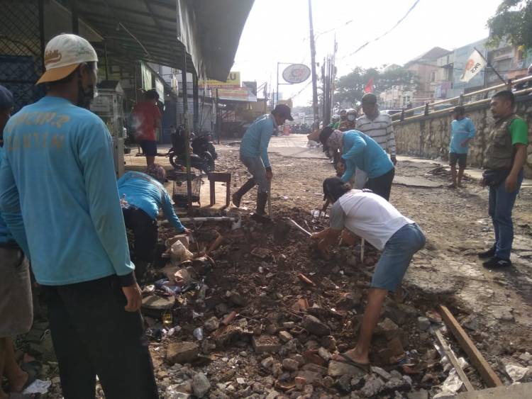 Bantu Tim Tanggap Darurat: Dinas PUPR Provinsi Banten Lakukan Penanganan Banjir Tangerang